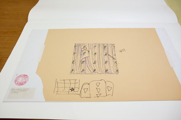 A rough sketch of a light purple curtain with folds. The curtain has several designs of a blue glass vase with two yellow and pink flowers.